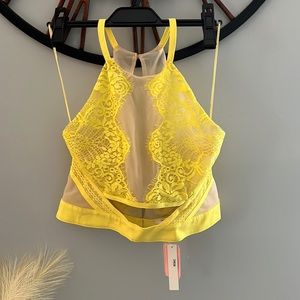 NWT yellow nude knit crop top . Size Med .